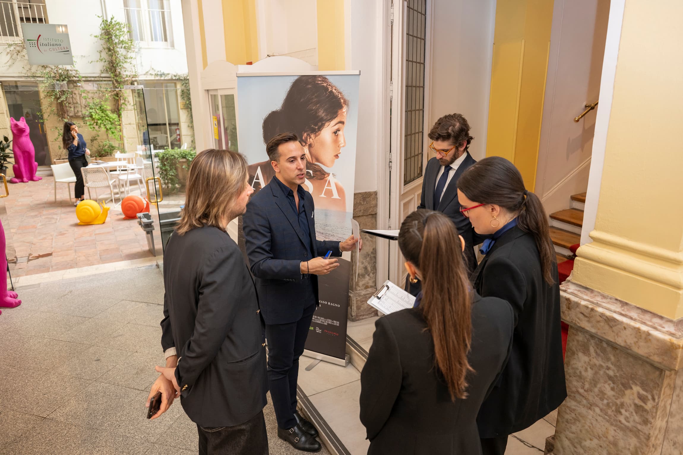 Equipo de PREM Agency durante la producción de un evento