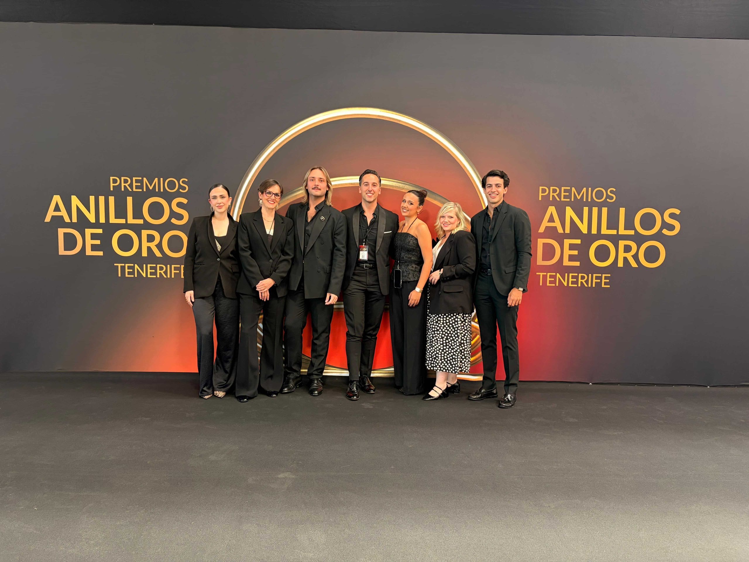 Equipo de PREM Agency trabajando en la organización de un proyecto