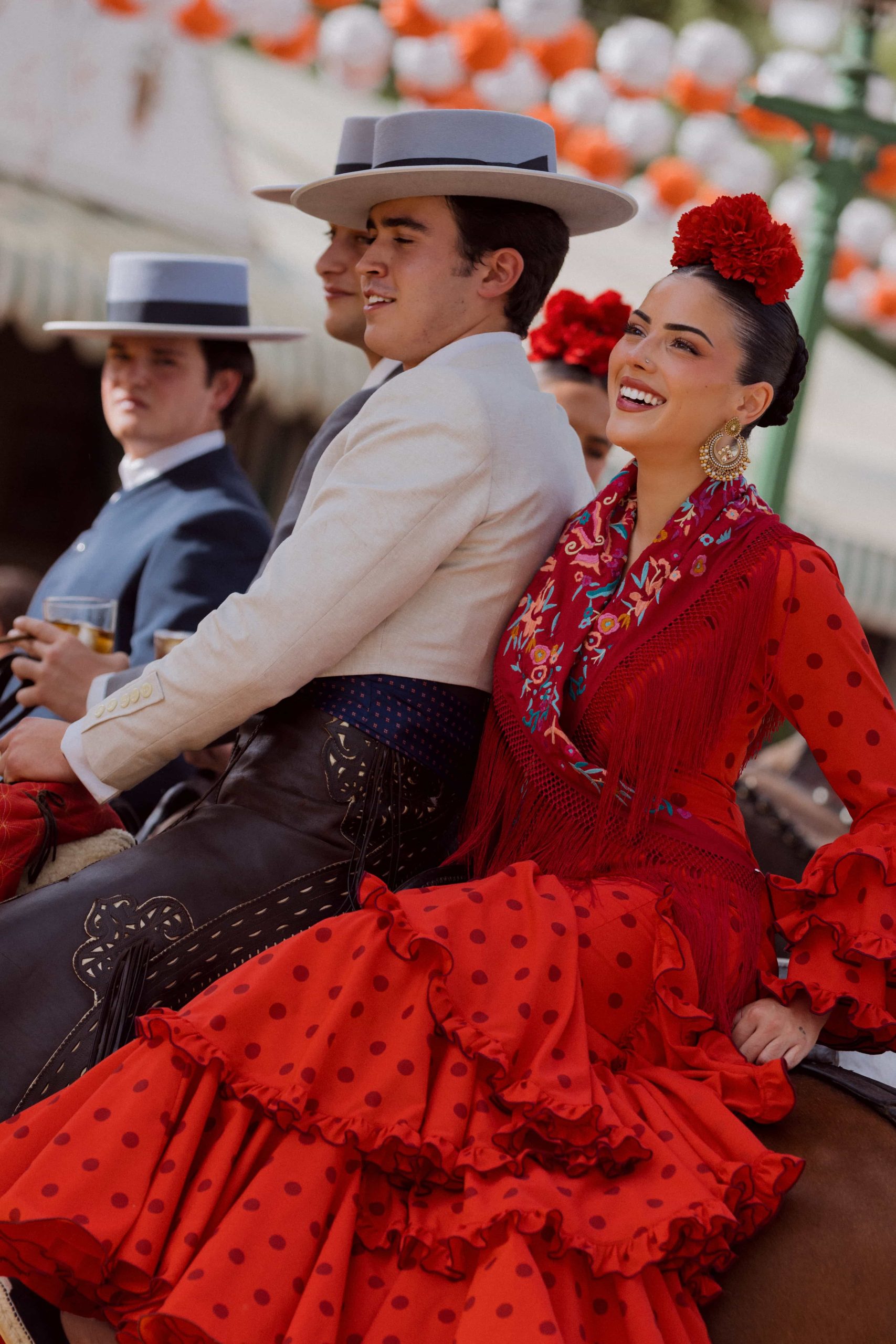 Sol de Janeiro y creadoras de contenido en la Feria de Sevilla